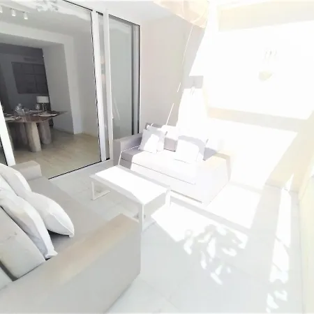Moderno Piso De 2 Dormitorios En Playas Del Duque Apartment *