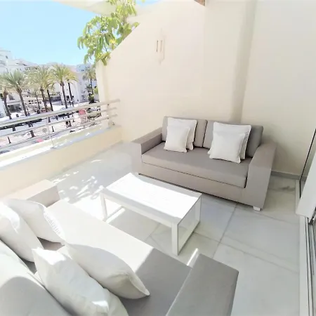 Moderno Piso De 2 Dormitorios En Playas Del Duque * Marbella