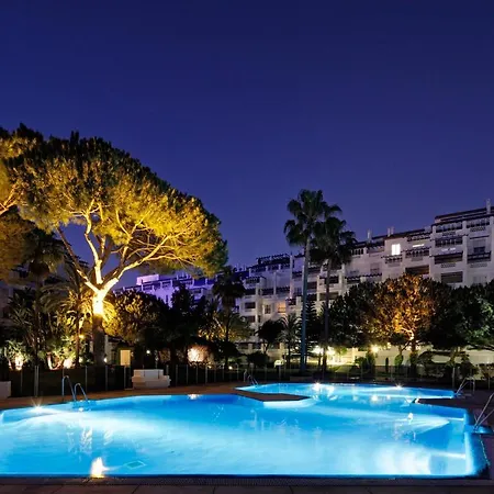 Moderno Piso De 2 Dormitorios En Playas Del Duque * Marbella