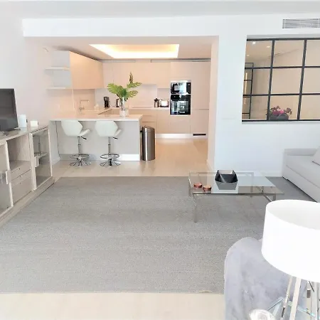 Moderno Piso De 2 Dormitorios En Playas Del Duque Apartment
